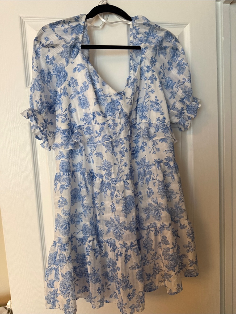 Trixxi White and Blue Floral Short Sleeve Babydoll Blouse